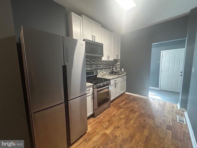 Building Photo - 1516 N Mount St