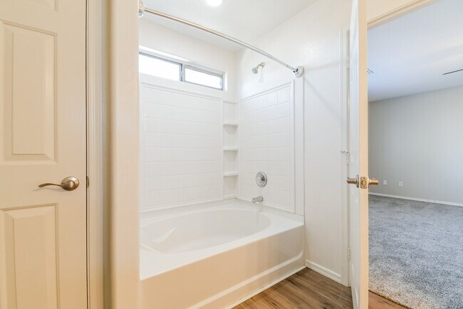 Building Photo - 2552 E Meadow Lark Way