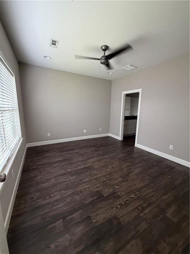 Building Photo - 2055 E Peppervine Dr