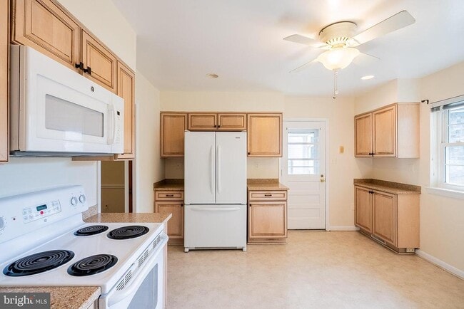 Building Photo - 6608 Fairlawn Dr