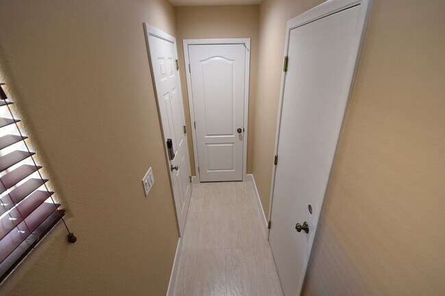 Building Photo - Discover Your Dream Home in This Stylishly...