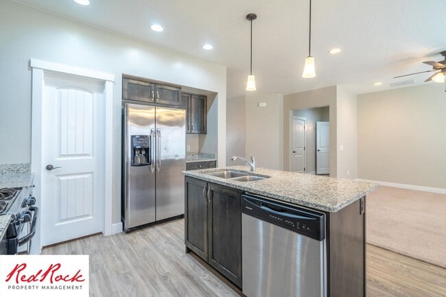 Building Photo - 4 Bedroom Spacious St. George Home with Large Backyard