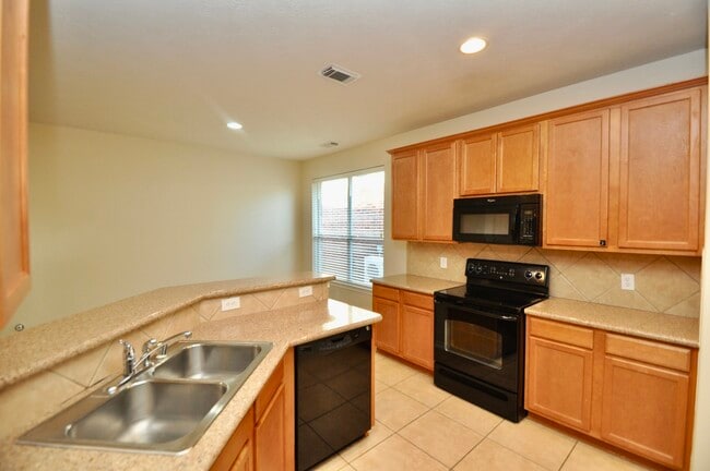 Building Photo - 12315 Field Brook Ct