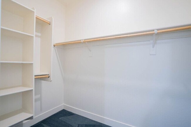 Building Photo - 4927 S Tune