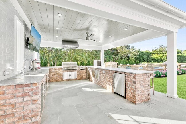 Building Photo - 173 Ferry Rd