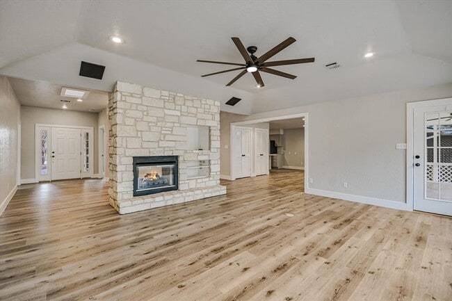 Building Photo - 11 Brookhollow Dr