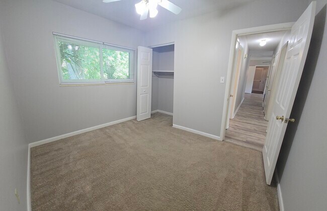 Building Photo - 712 Newport Dr