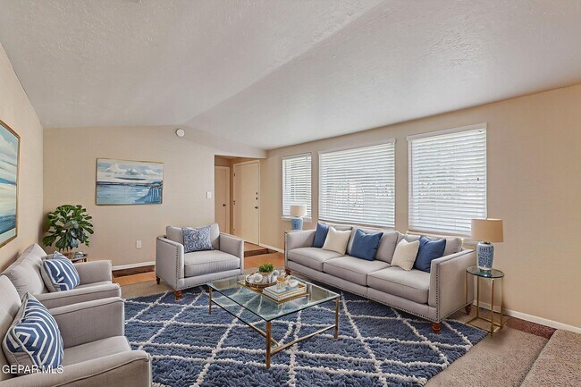 Building Photo - 4871 Los Reales Dr