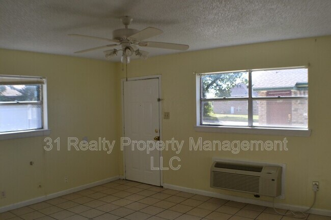Building Photo - 706 Frisco Rd