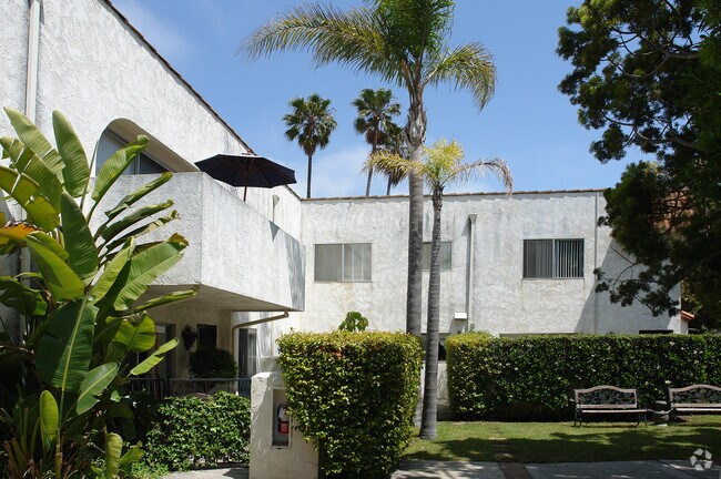 Building Photo - 901 Peninsula St