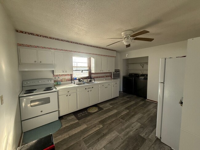 Building Photo - Quiet Duplex with Large Yard - West Jackson Albany, Indiana