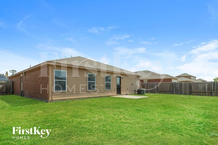 Building Photo - 325 Meadow Ridge Dr