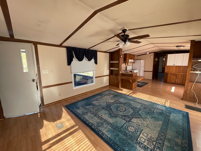 Building Photo - Quiet setting between Angier and Fuquay Varina