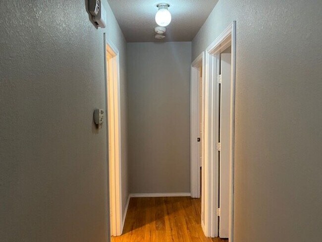 Building Photo - Charming home