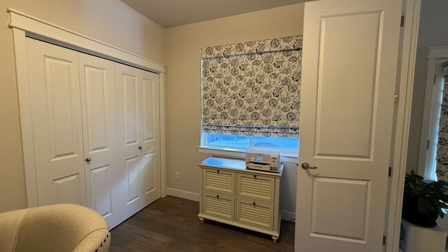 Building Photo - Furnished Ranch Style Condo W/Garage off Sand Lake/Kincaid. Must see. Available NOW!