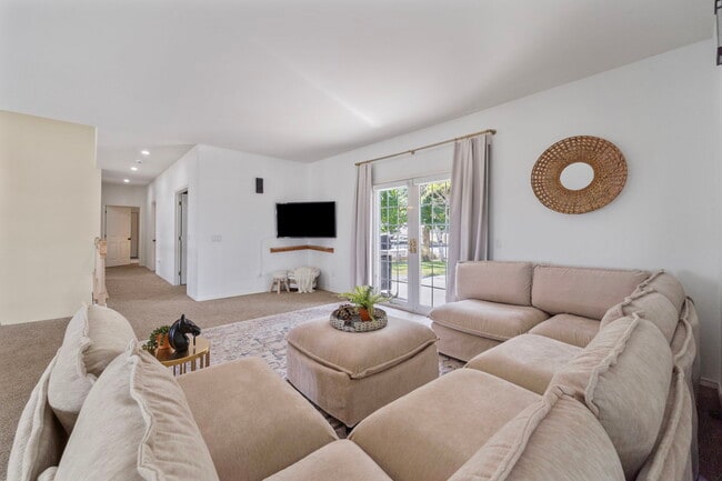 Building Photo - 4949 Rau Ln