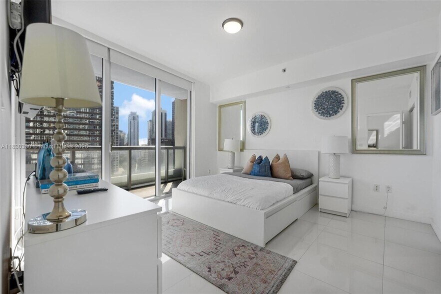 Building Photo - 485 Brickell Ave