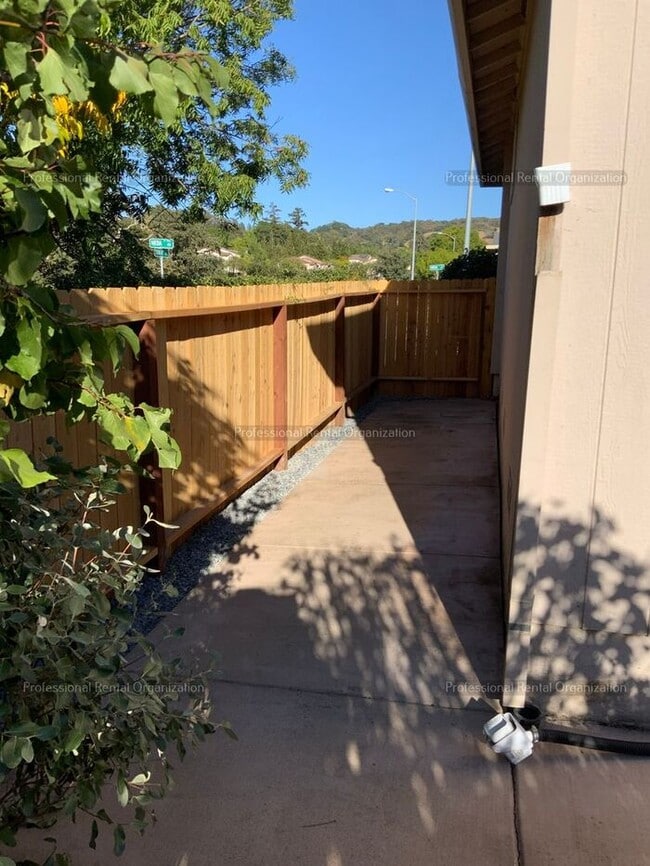 Building Photo - Your New Home Awaits: 3-Bedroom Beauty in ...