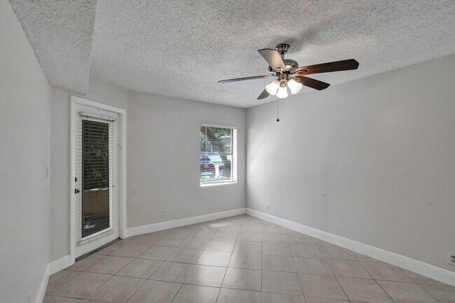 Building Photo - SPACIOUS 2 BED/2 BATH WITH BALCONY IN RESORT-STYLE COMMUNITY!