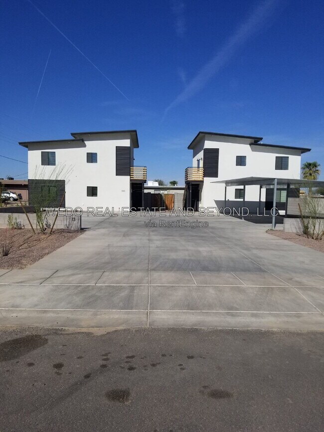 Building Photo - 813 E Siesta Dr