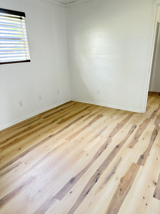 Building Photo - 11414 Sralla Rd