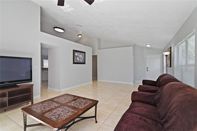 Building Photo - 1714 Snaresbrook Way