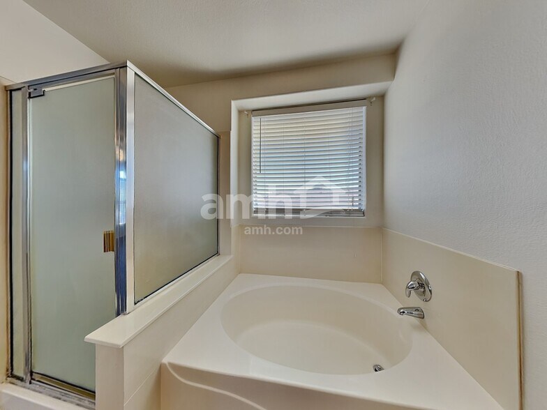 Building Photo - 6132 S Black Hills Way