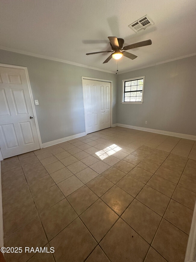 Building Photo - 210 French Ct