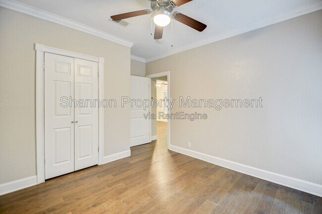Building Photo - 711 W 10th St
