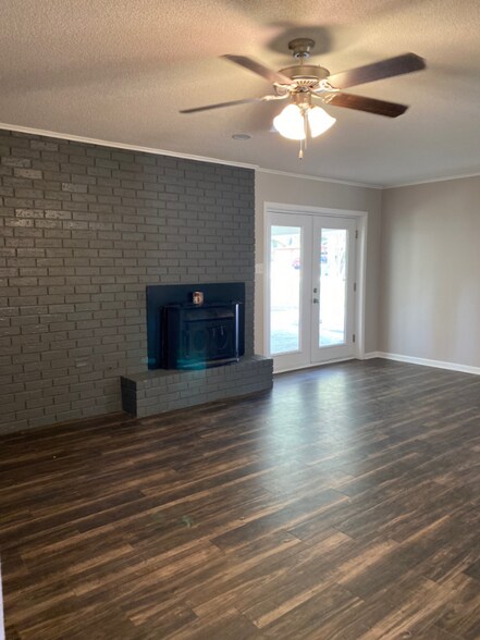 Building Photo - 100 Medina Dr