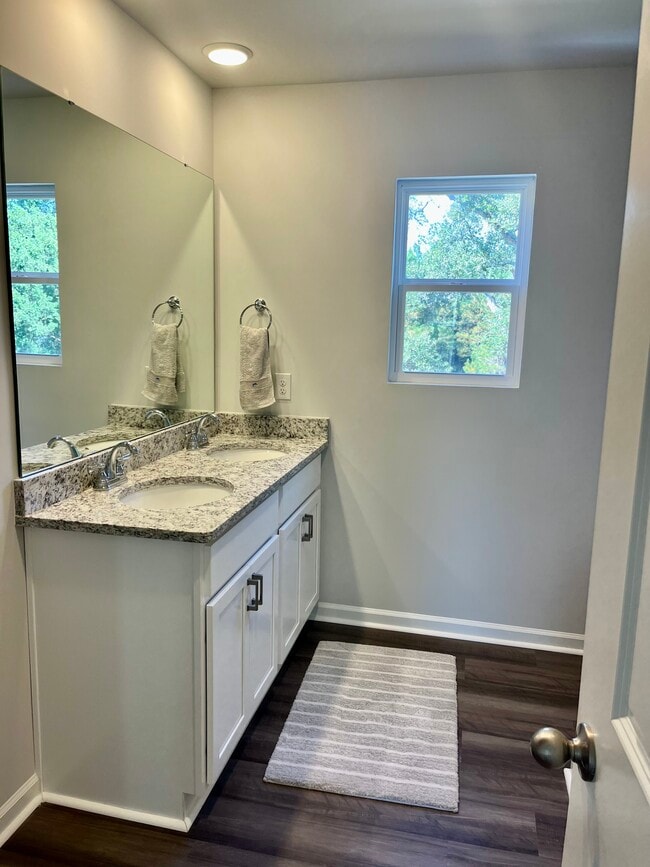 Building Photo - 3825 Sunset Harbor Rd SE