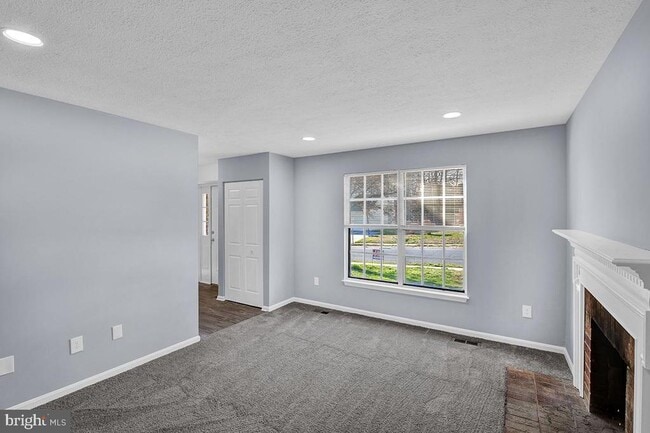 Building Photo - 801 High Plain Dr