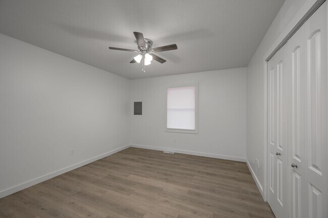 Building Photo - 3348 S Fairway Ave