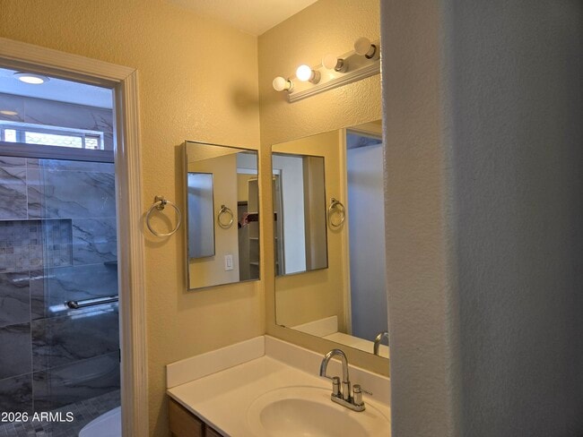 Building Photo - 5365 W Augusta Ave