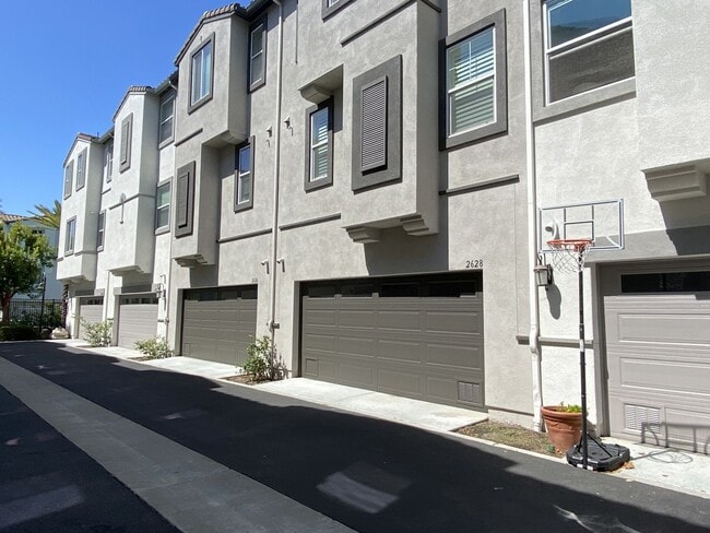 Building Photo - 2bd/2.5ba Townhouse with A/C in San Elijo ...