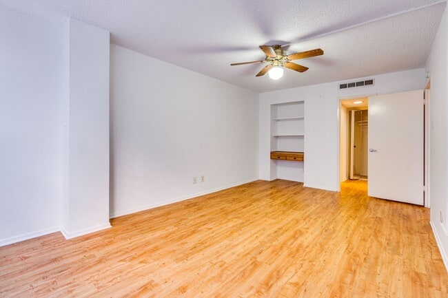 Building Photo - DOWNTOWN MID RISE - 1BD/1BA -  ALL BILLS PAID - GATED - RESERVED PARKING - $1395