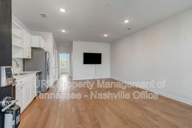 Building Photo - 600 E Trinity Ln