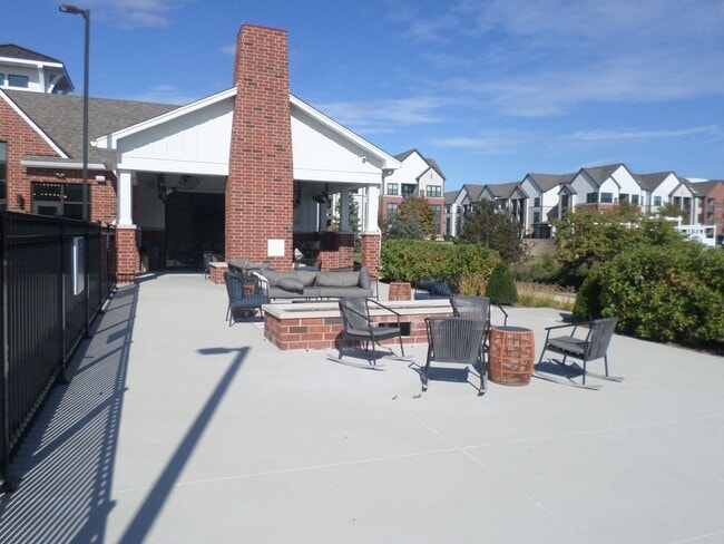 Building Photo - 6935 70th Ct