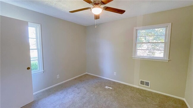 Building Photo - 122 Barnesville Rd