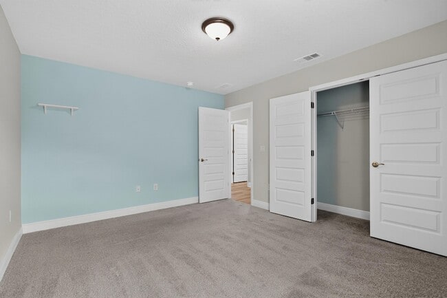 Building Photo - 5823 Crestlake Dr