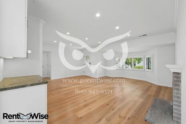 Building Photo - Short term lease only