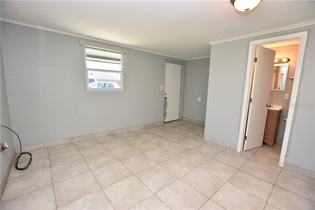 Building Photo - 1321 Mann Rd