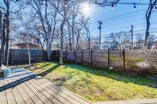 Building Photo - 1203 Cometa St