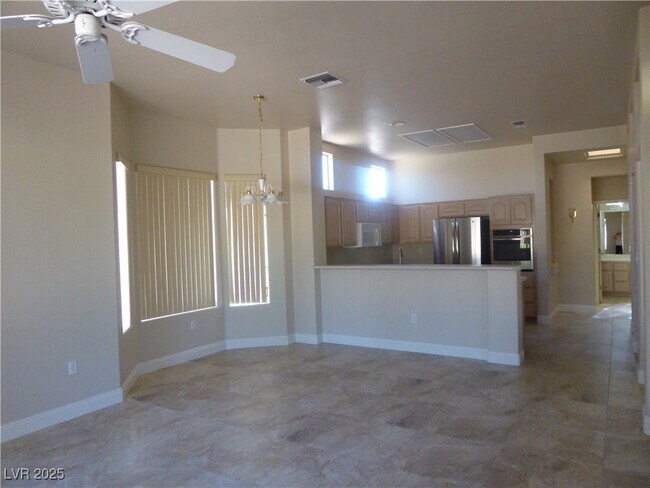 Building Photo - 2545 Youngdale Dr