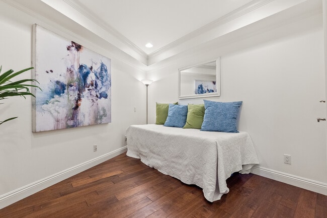 Building Photo - 1077 10th St