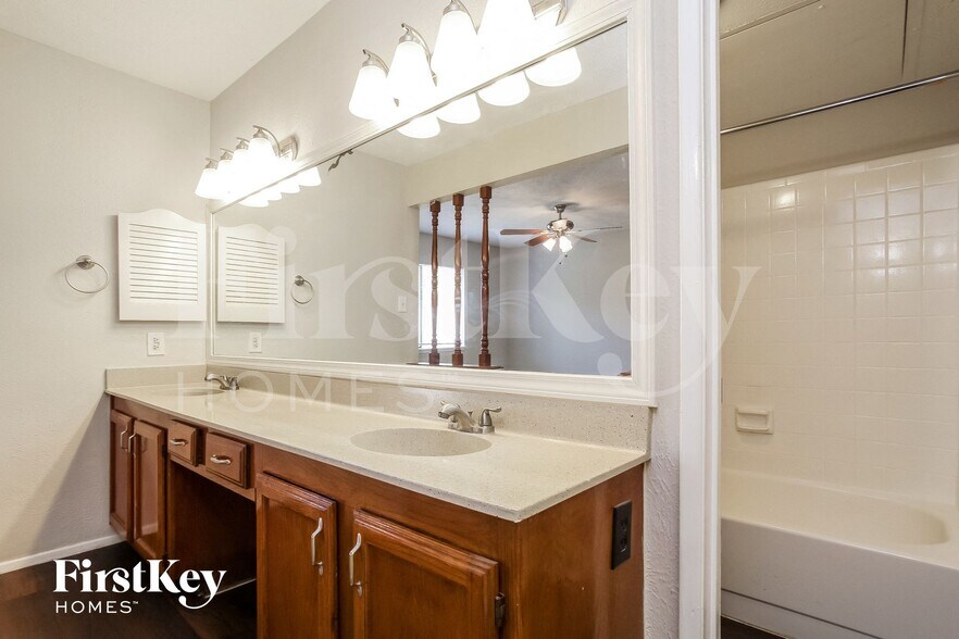 Building Photo - 22730 Millgate Dr