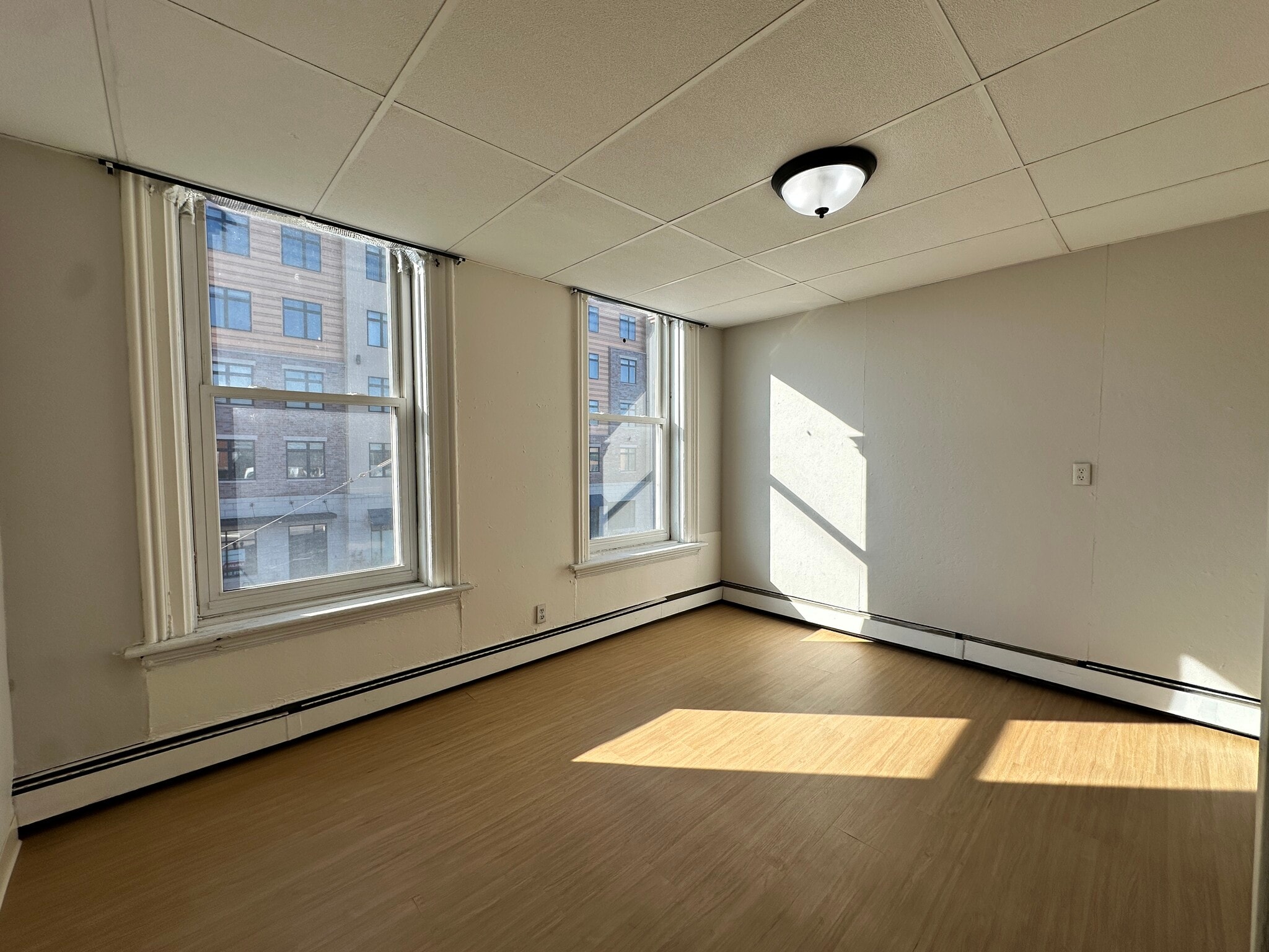 Building Photo - 516 Broadway St S