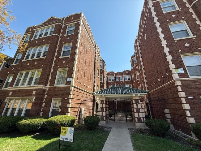 Building Photo - 2111 Grove Ave