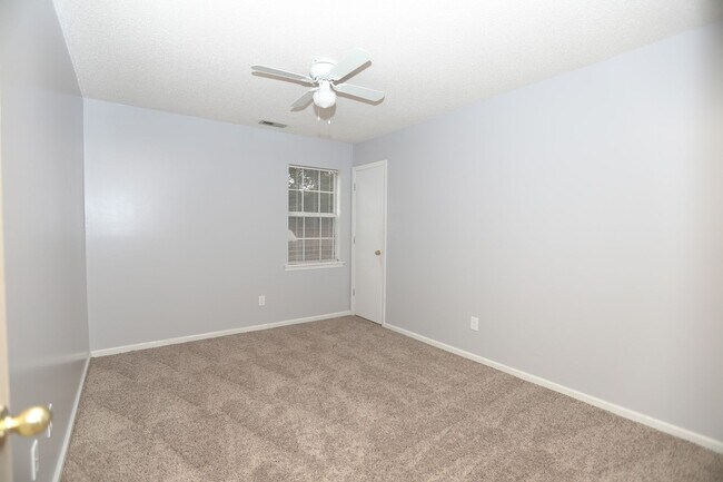 Building Photo - 621 S Hampton Dr