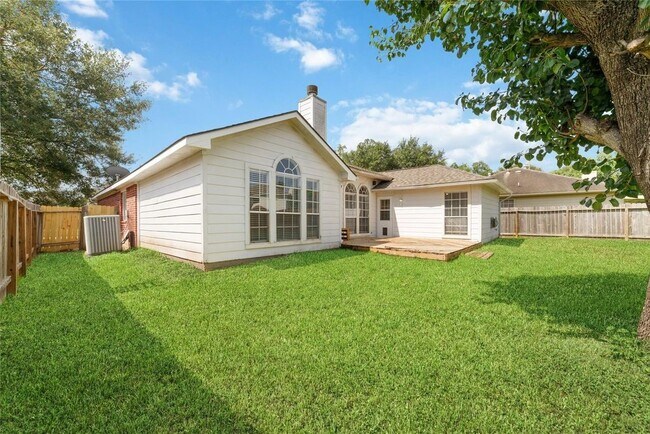 Building Photo - 15010 Leila Oaks Ln